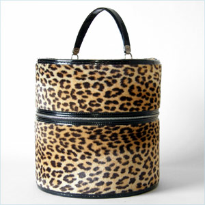 Sassy, large scale hatbox in leopard